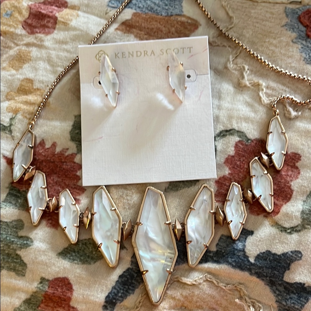 Kendra Scott Gold and White Necklace Elegant Design